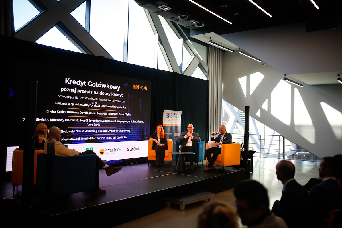 Panel dyskusyjny na scenie FINEXPO